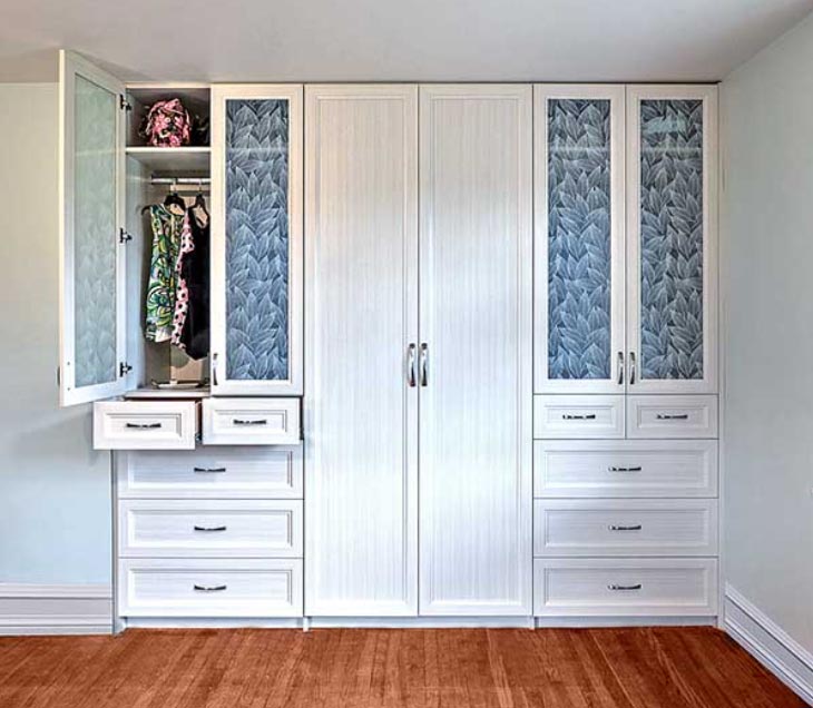 Customized Closet Cabinetry